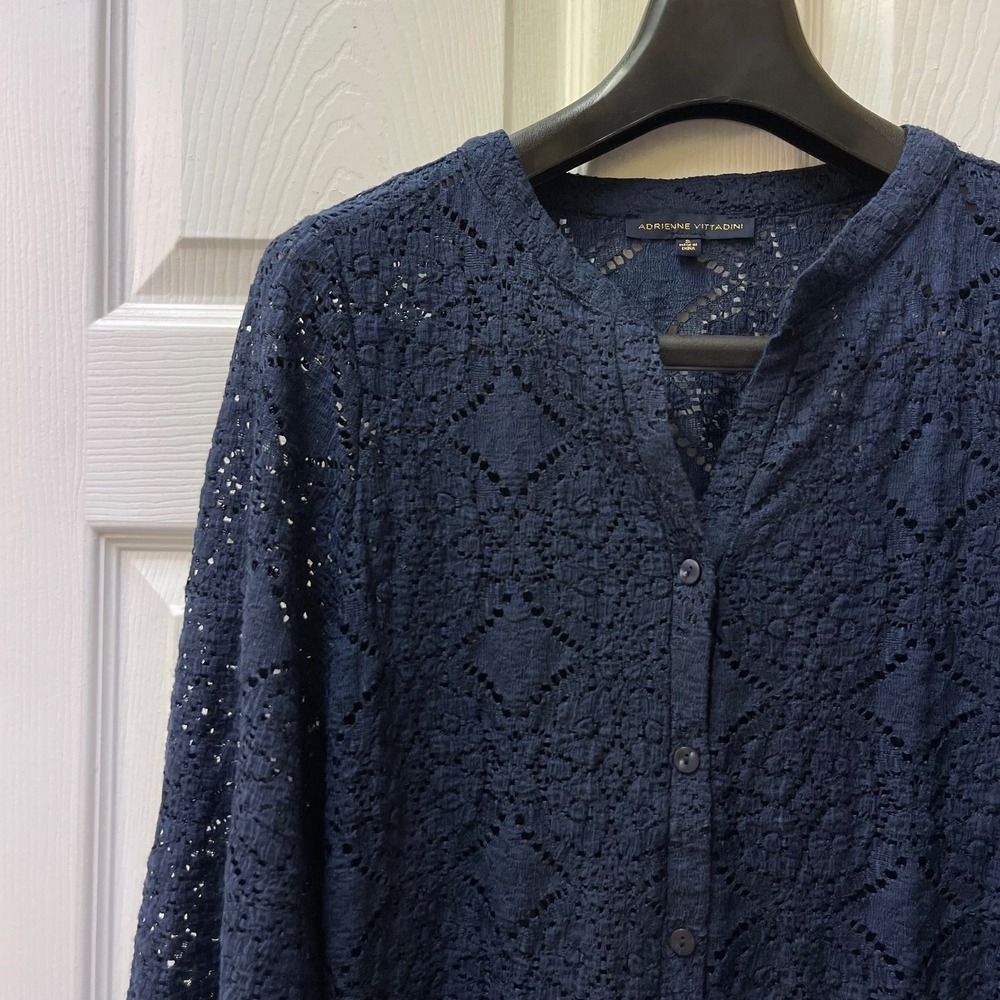 Adrienne Vittadini Women's Small Navy Blue V Neck 3/4 Sleeve‎ Eyelet Shirt Top